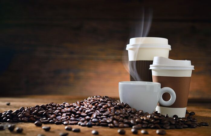 café como um produto proibido enquanto se toma uma vitamina para aumentar a potência